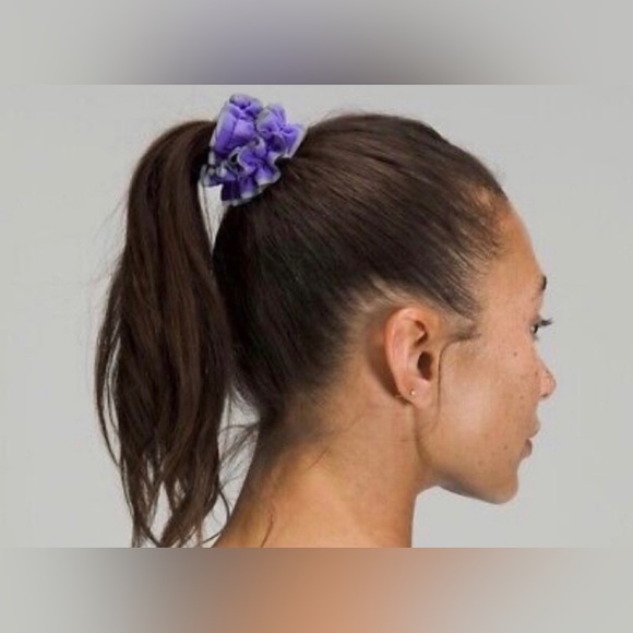 SOLD! NWT Lululemon Light Locks Scrunchie 3 Pack Reflective - Picture 2 of 4